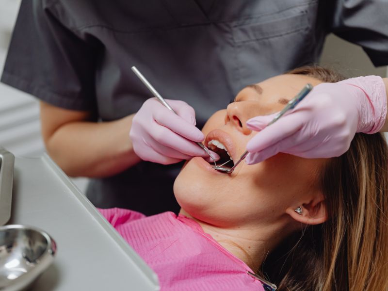 Custo de uma limpeza profunda nos dentes no DF: quanto custa? — Benefícios da limpeza profunda nos dentes